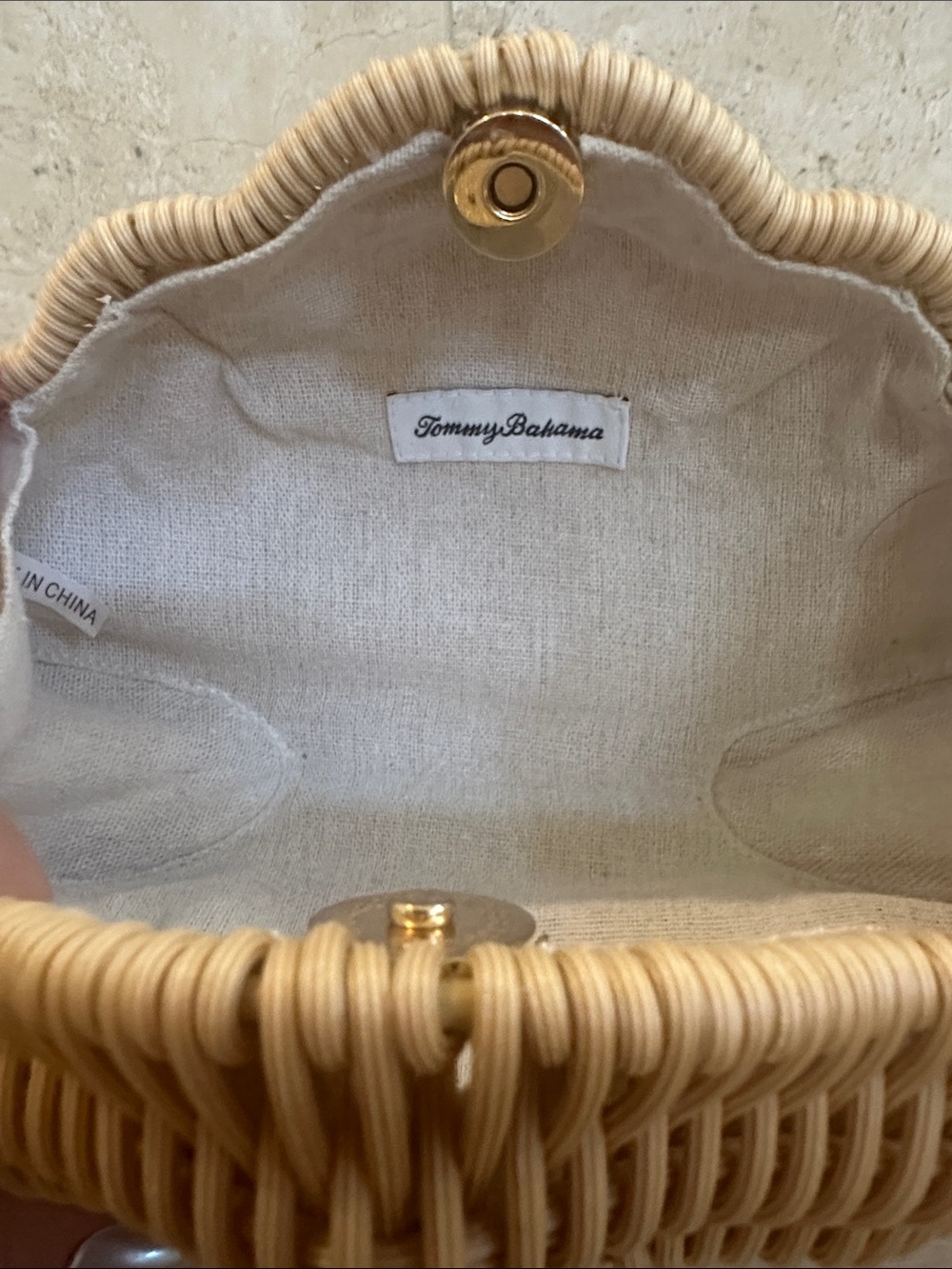 Tommy Bahama Natural Woven Straw Clutch with Gold Shells strap NEW condition - Picture 3 of 4